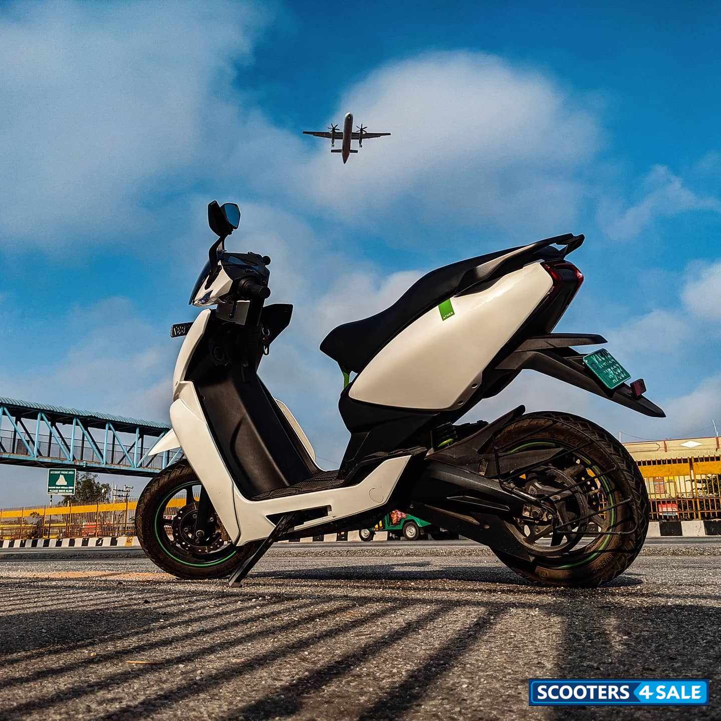 Ather 450X Still White