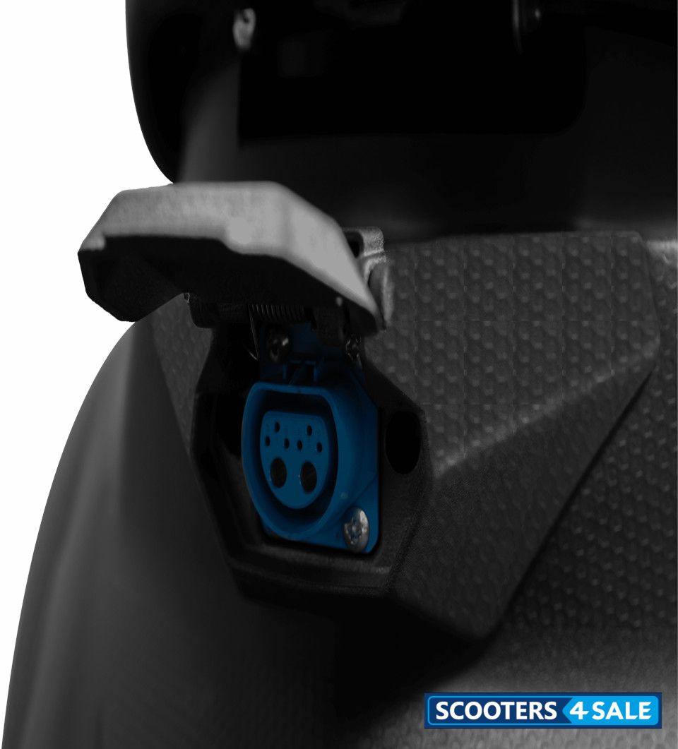 Hop Leo V3 Charging Port