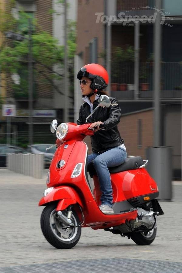 Vespa LX125 Scooter