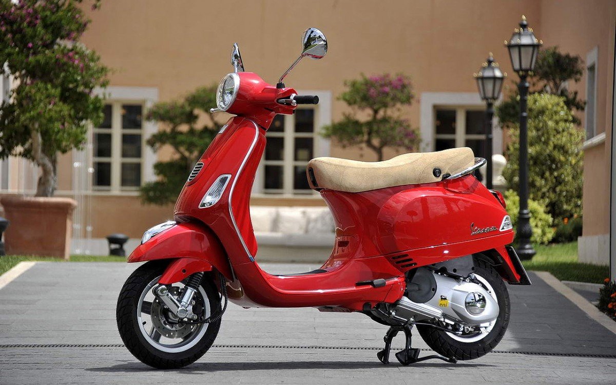 Vespa LX 125: A Stylish Italian Classic Scooter From Piaggio ...